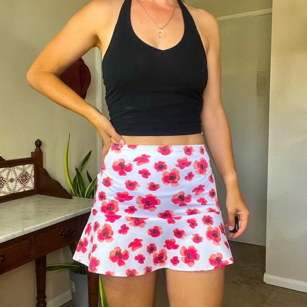 Stretchy retro style skirt, frill at the bottom